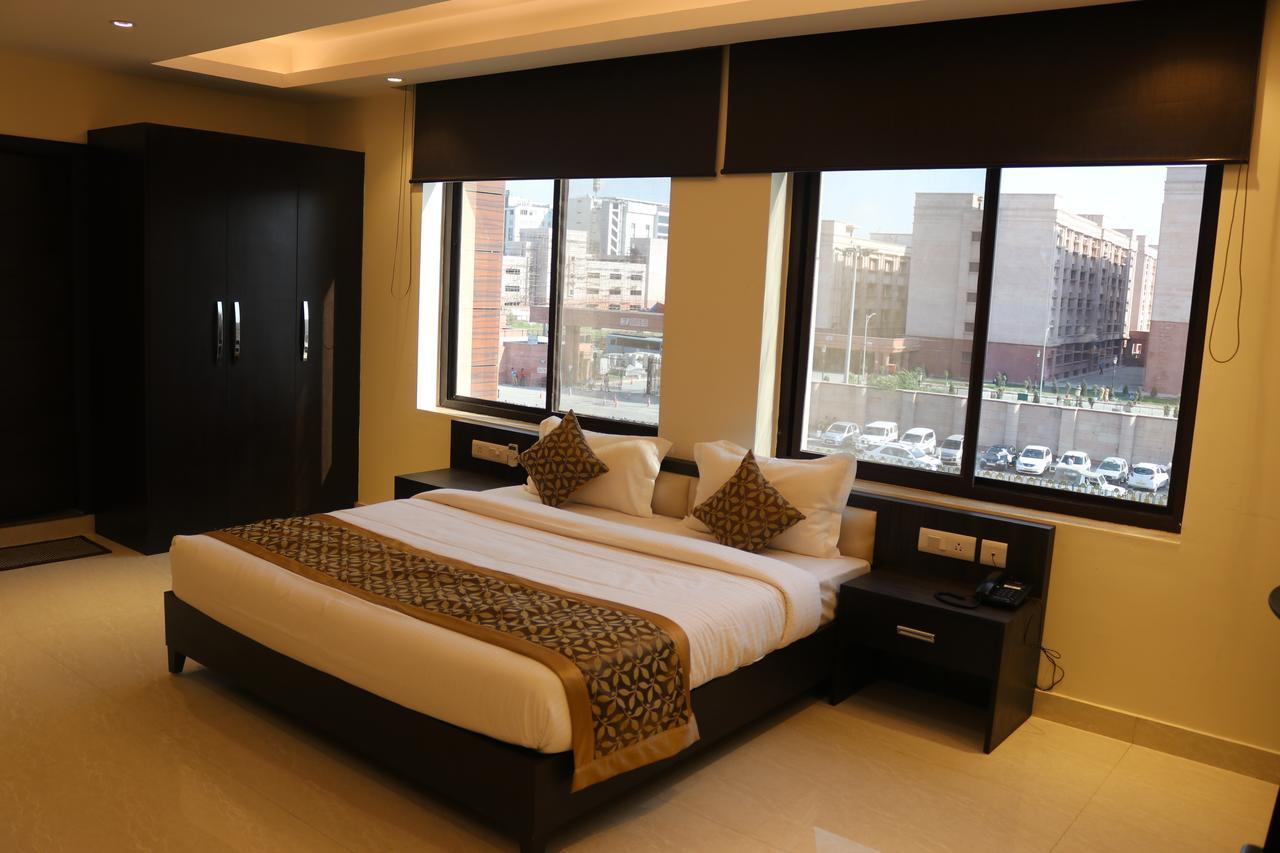 Hotel Solitaire Chinhat Exterior foto