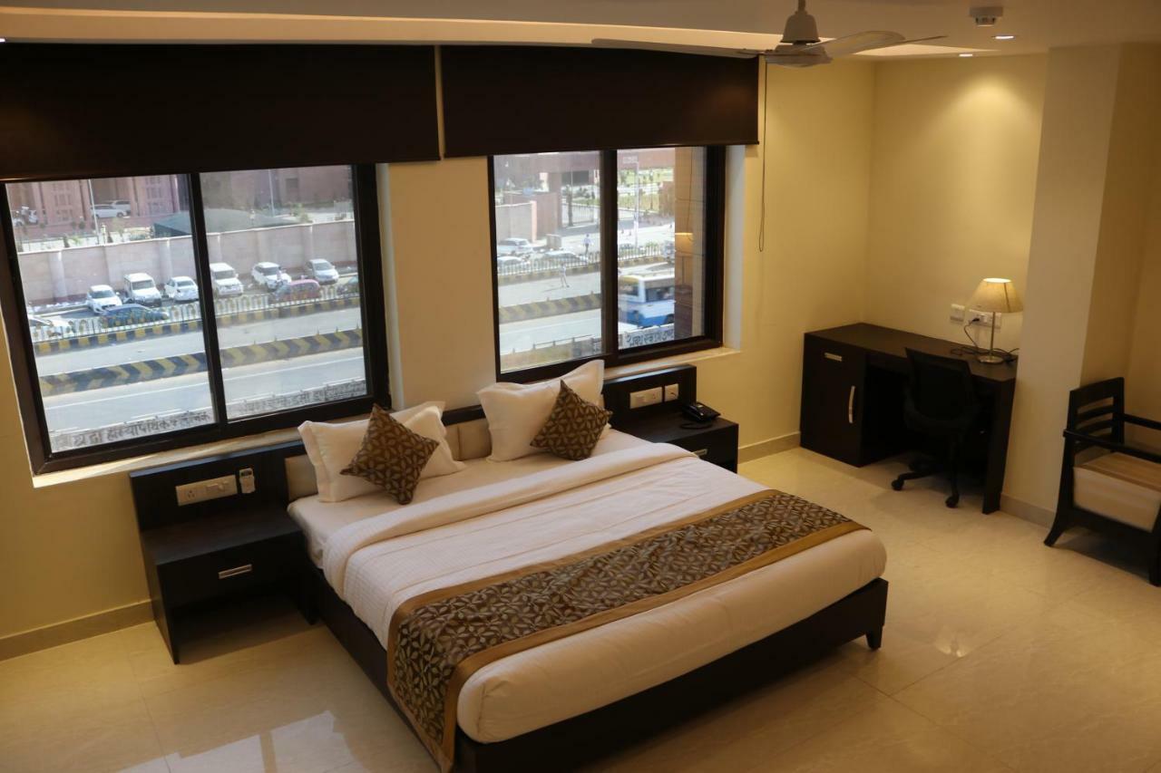 Hotel Solitaire Chinhat Exterior foto
