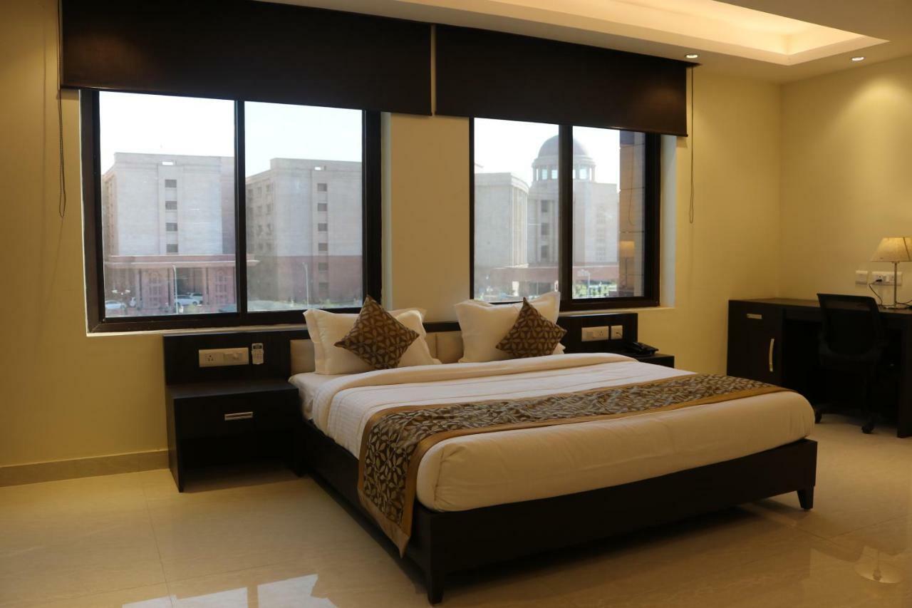 Hotel Solitaire Chinhat Exterior foto